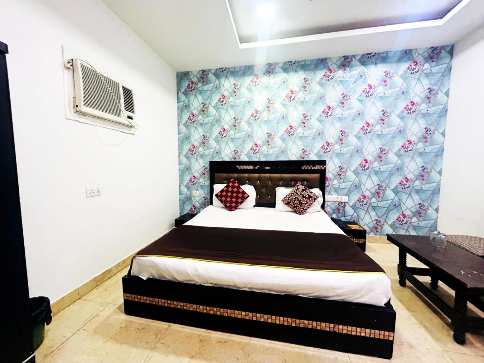 Double Room,1501312591:JPEG